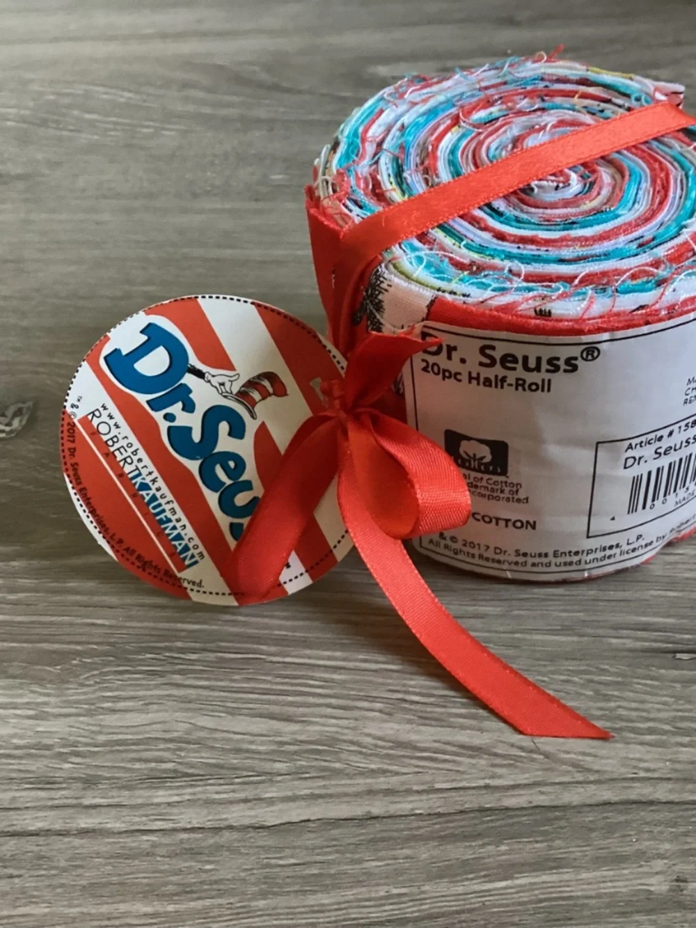 Robert Kaufman Dr. Seuss 20pc half-roll Quilting Cotton Fabric Sampler Jellyroll